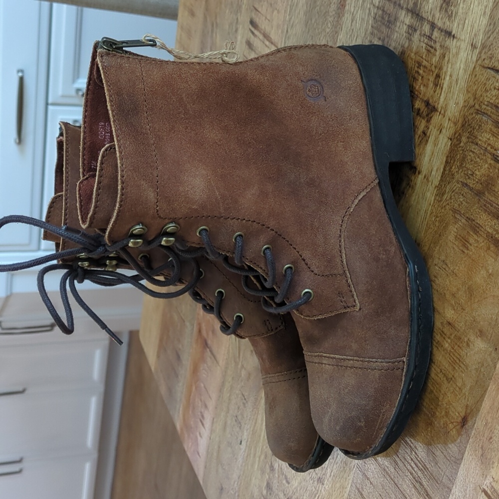 born boots/size 7/brown suede